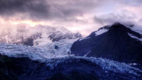Majestic Mountain Summit at Dusk wallpaper