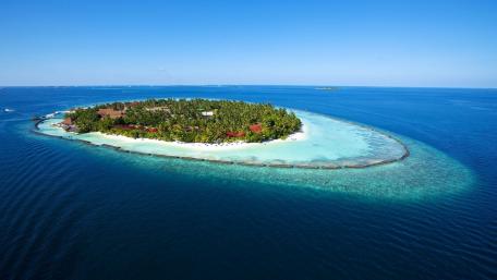 Serene Island Escape Under Clear Blue Skies wallpaper