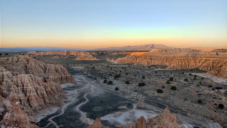 Majestic Desert Landscape at Dusk wallpaper