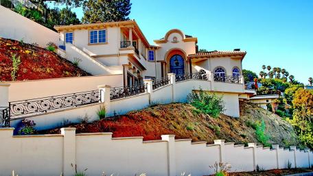 Luxurious Hilltop Residence Amidst Scenic Views wallpaper