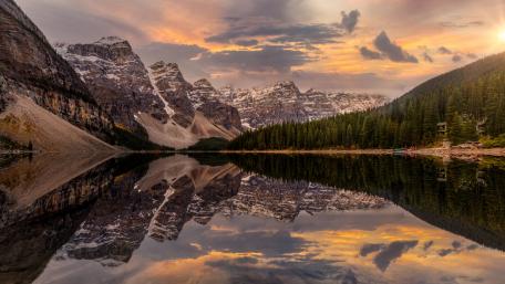 Valley Of Ten Peaks wallpaper