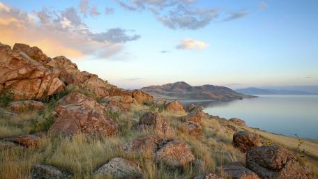 Serene Rocky Shoreline at Dusk wallpaper