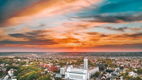 Stunning Sunset Over City Skyline wallpaper