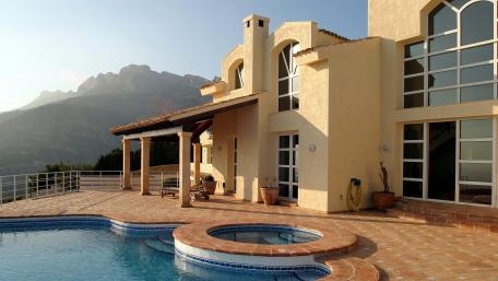 Serene Villa Escape with Breathtaking Views wallpaper