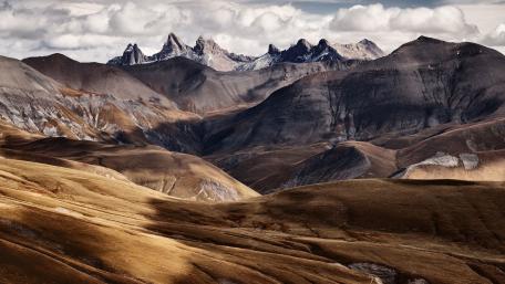 Majestic Mountain Landscape Under Cloudy Skies wallpaper