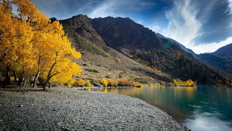 Autumn Serenity at the Lakeside wallpaper