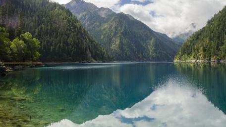 Serene Mountain Lake Reflection Capture wallpaper