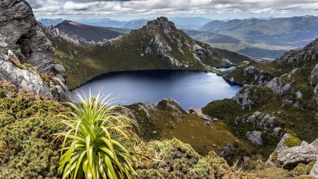 Serene Mountain Tarn in Tranquil Wilderness wallpaper