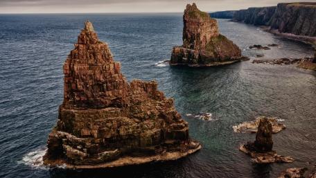 Majestic Rocky Coastline at Dusk wallpaper