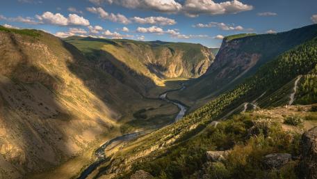 Majestic Mountain River Valley View wallpaper
