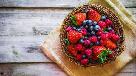 Fresh Berries in a Rustic Nesting Bowl wallpaper