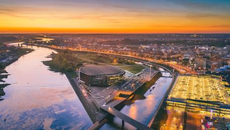 Stunning Sunset Over Vibrant Cityscape wallpaper