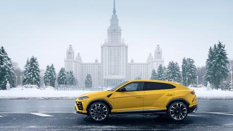 Lamborghini Urus in Winter Wonderland wallpaper