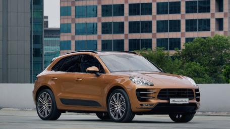 Sleek and Stylish Porsche Macan Turbo Wallpaper wallpaper