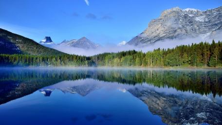Serene Mountain Lake Reflection in Blue Sky wallpaper