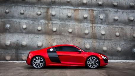 Sleek Audi R8 on Urban Backdrop wallpaper