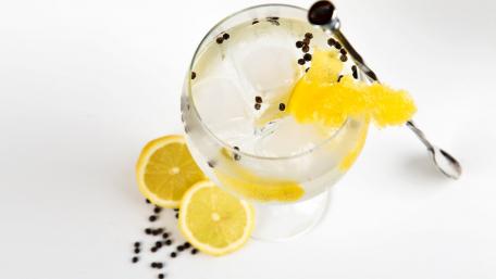 Refreshing Lemon Cocktail Delight wallpaper