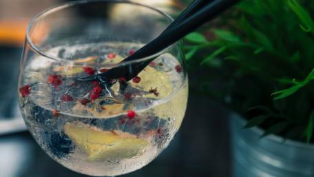 Refreshing Cocktail Delight for Your Screen wallpaper