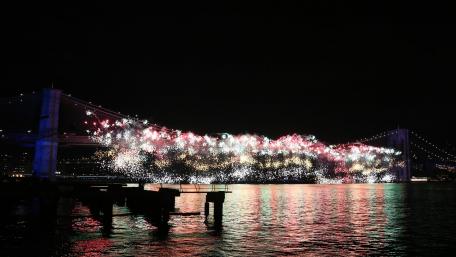4th of July Fireworks on the Brooklyn Bridge wallpaper