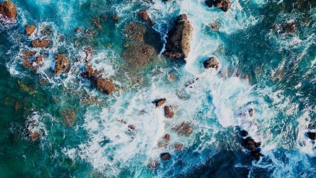 Tranquil Ocean Waves and Boulder Serenity wallpaper