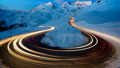 Curved Beauty of a Winter Road Scene wallpaper