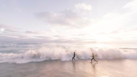 Energizing Waves at the Shoreline wallpaper