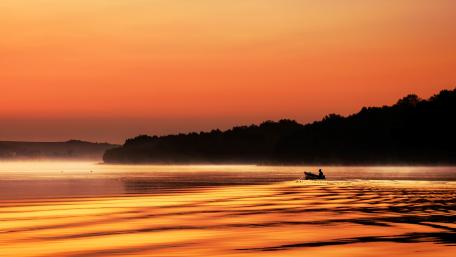 Golden Hour Serenity on the Lake wallpaper