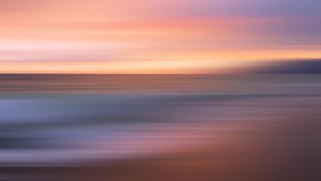 Serene Horizon at Dusk in Pink Hues wallpaper