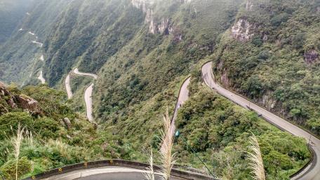 Road Through Serra do Rio do Rastro wallpaper