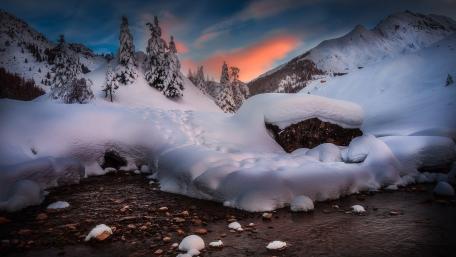 Winter Wonderland at Dusk wallpaper