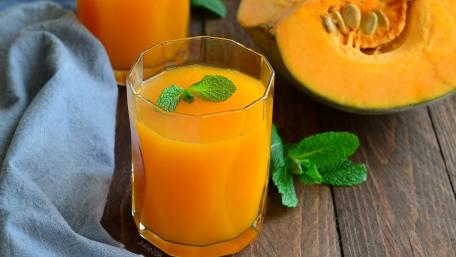 Vibrant Melon Juice Refreshment wallpaper