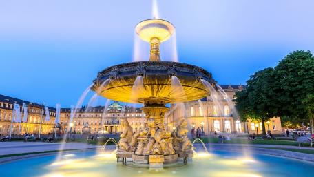 Elegant Fountain Illuminated in Twilight Cityscape wallpaper