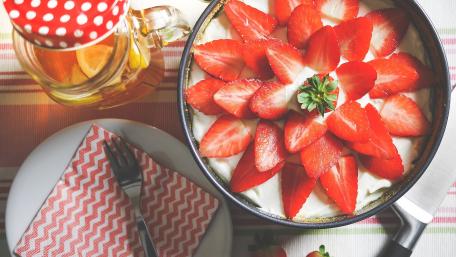 Berry Delight on a Plate wallpaper