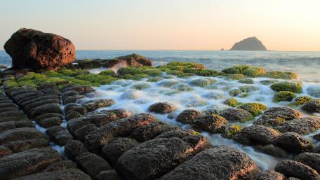 Serene Coastal Landscape at Dusk wallpaper