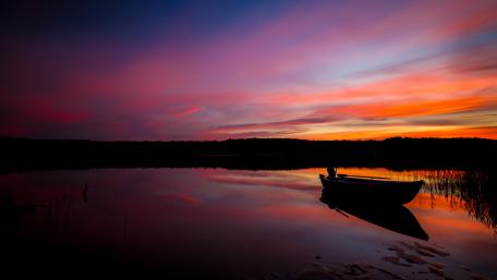 Serene Sunset Over a Tranquil Lake wallpaper