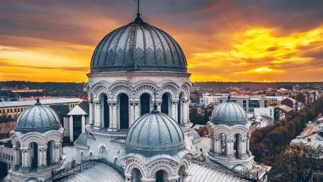 Majestic City Skyline at Sunset wallpaper