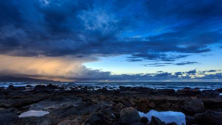 Serene Oceanic Twilight Viewpoint wallpaper