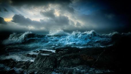 Stormy Sea Waves at Dusk wallpaper