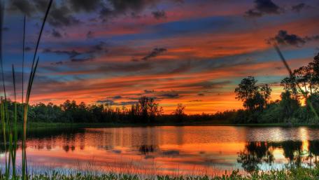Serene Sunset Over Tranquil Waters wallpaper