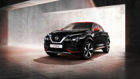 Sleek Nissan Juke in Modern Surroundings wallpaper