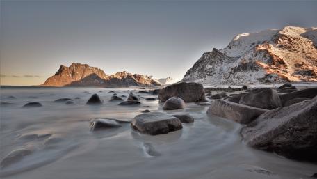Tranquil Shoreline with Majestic Mountains wallpaper