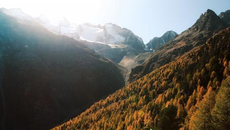 Majestic Autumn Mountainscape wallpaper
