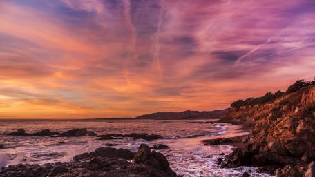 Vibrant Sunset Over Serene Coastline wallpaper