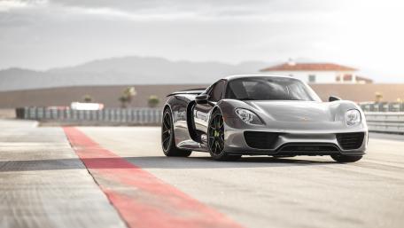 Sleek Silver Porsche 918 Spyder on the Track wallpaper