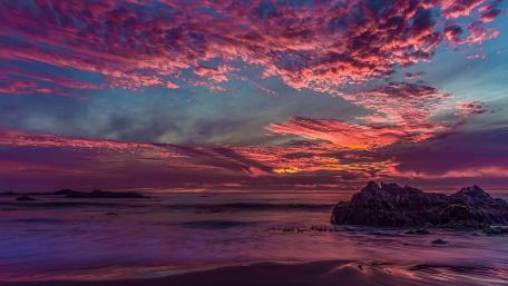 Vibrant Purple Seascape at Dusk wallpaper