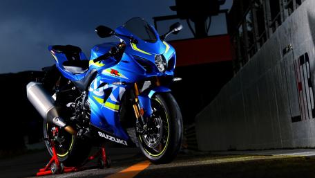 Sleek Suzuki Motorcycle Glowing in Low Light wallpaper