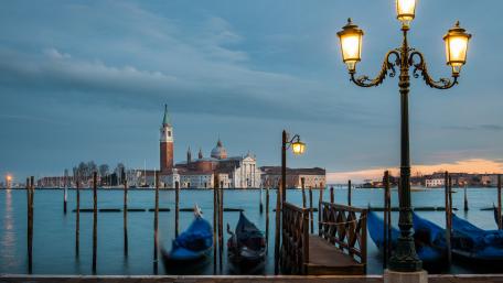 Venetian Serenity at Dusk wallpaper