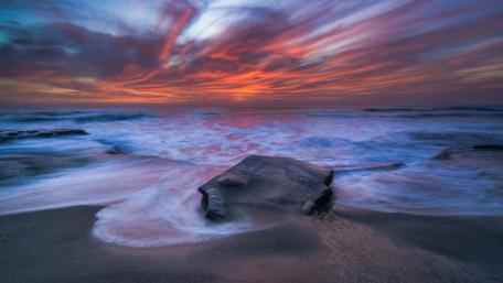 Tranquil Sunset Over the Ocean Shoreline wallpaper