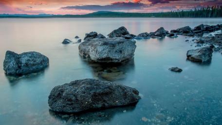 Serene Lakeside Evening View wallpaper