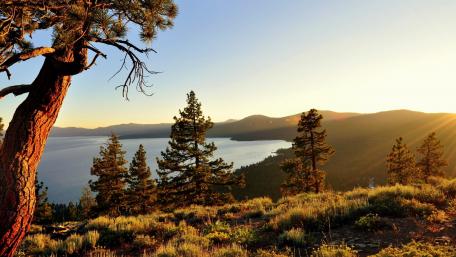Tranquil Sunset Over Serene Lake Views wallpaper